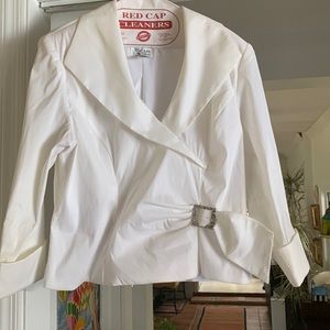 White/off white blouse. Zippered back, cuff 3/4 sleeves and front buckle